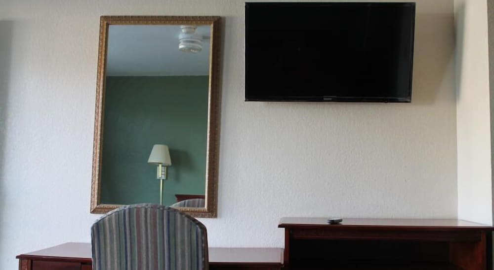 American Motor Inn - photo 25