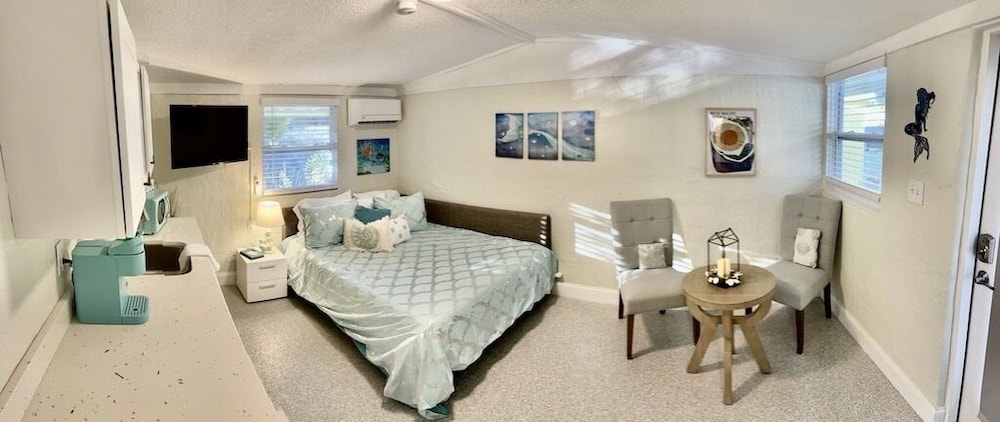 Neptune's Grotto Waterfront Retreat - photo 6