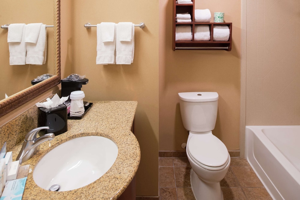 Hampton Inn & Suites Rifle - photo 34