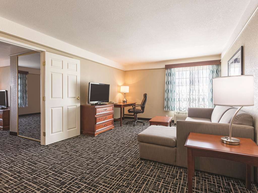 La Quinta Inn & Suites by Wyndham Deming - photo 24