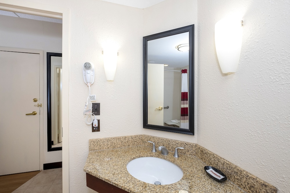 Red Roof Inn Meriden - photo 21