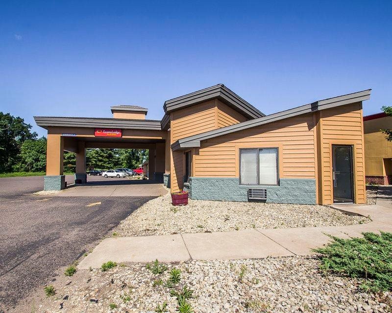 Econo Lodge Inn & Suites — hotel in Menomonie
