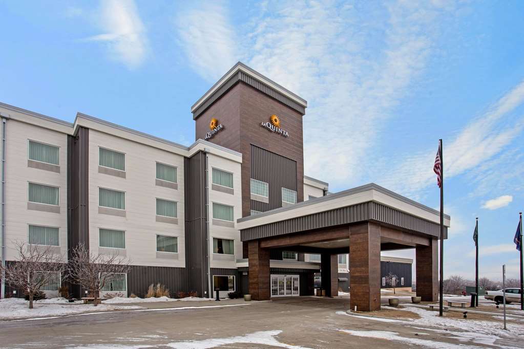 La Quinta Inn & Suites by Wyndham Bismarck - photo 2