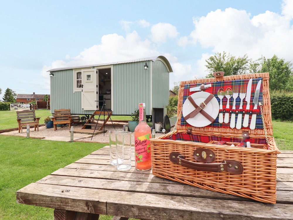 Honeybee Lodge — 4-Star Luxury Hotel in Woodhall Spa, United Kingdom