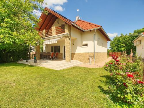 Balaton Breeze Biró Tours 45 — 4-Star Luxury Hotel in Vonyarcvashegy, Hungary