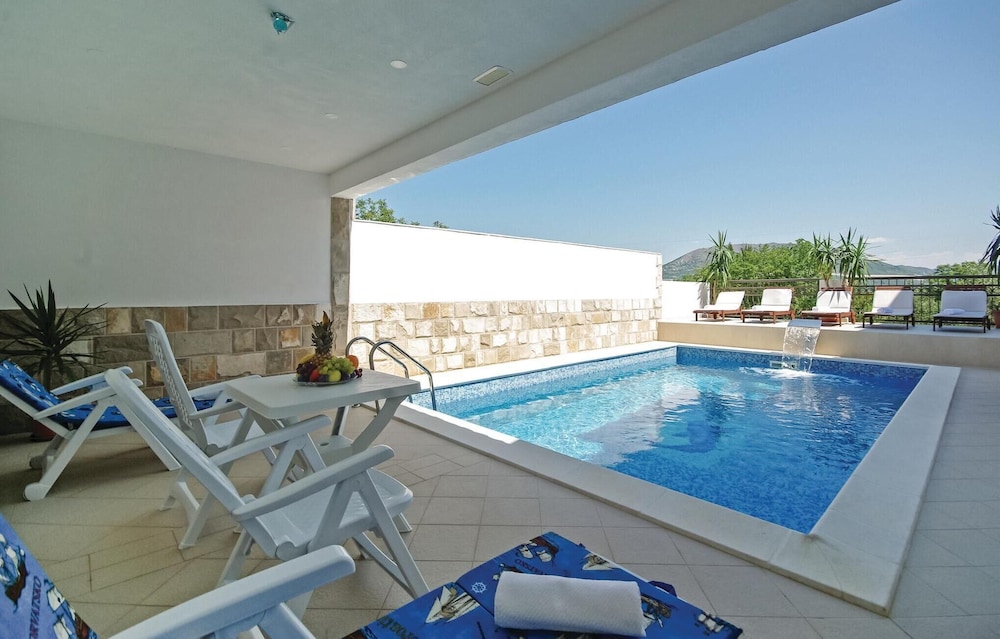 Gorgeous Home In Umcani — 4-Star Luxury Hotel in Vrgorac, Croatia
