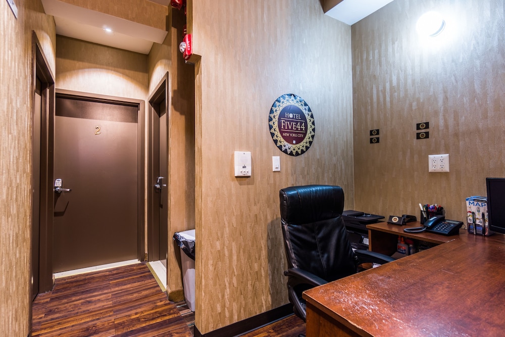 Hotel Five44 - photo 23