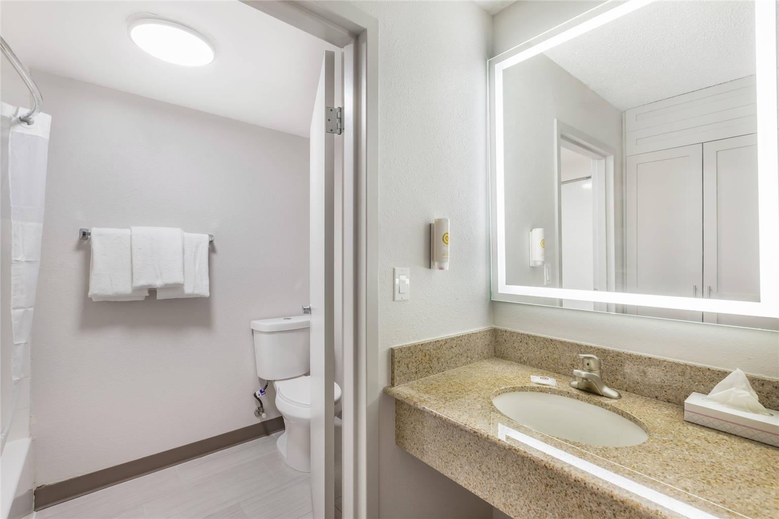 Comfort Inn & Suites Arlington Heights Buffalo Grove - photo 23