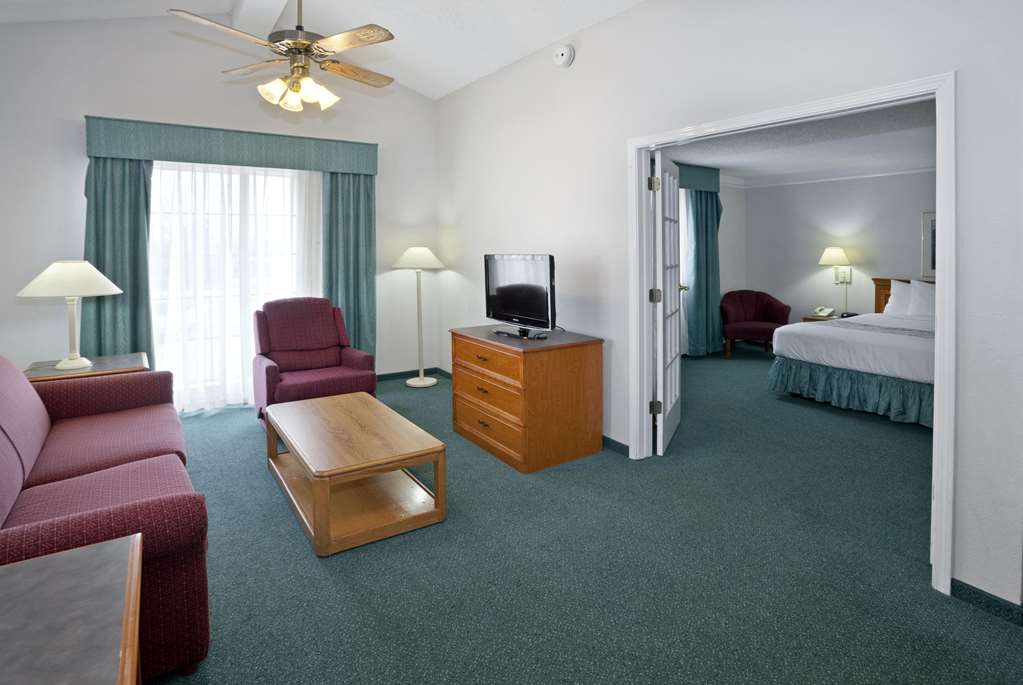 La Quinta Inn by Wyndham Omaha West - photo 18