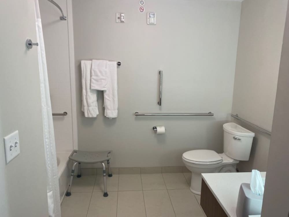 Holiday Inn Express & Suites Warrensburg North by IHG - photo 24