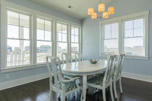 Kiki Hut by Oak Island Accommodations - photo 29