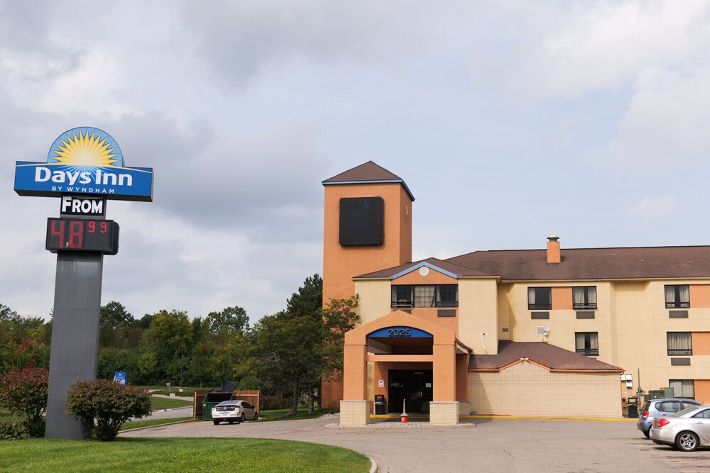 Days Inn by Wyndham Flint Bishop International Airport - photo 38
