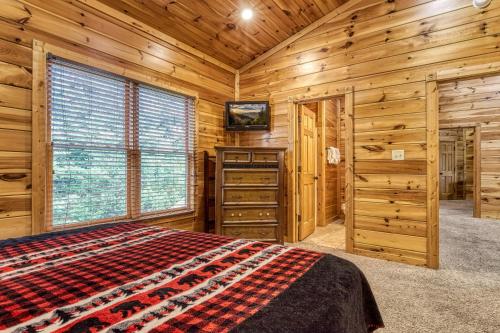 Lazy Bear Lodge Hot Tub Resort Pool WIFI 1089 FREE tickets each paid day Dollywood and More - photo 21