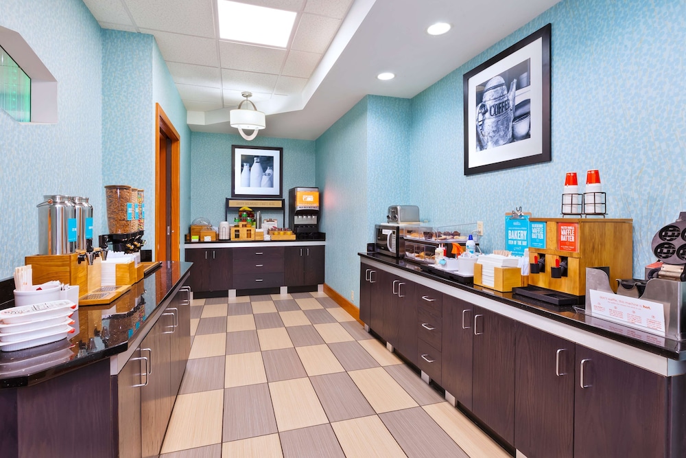 Hampton Inn Marysville - photo 17