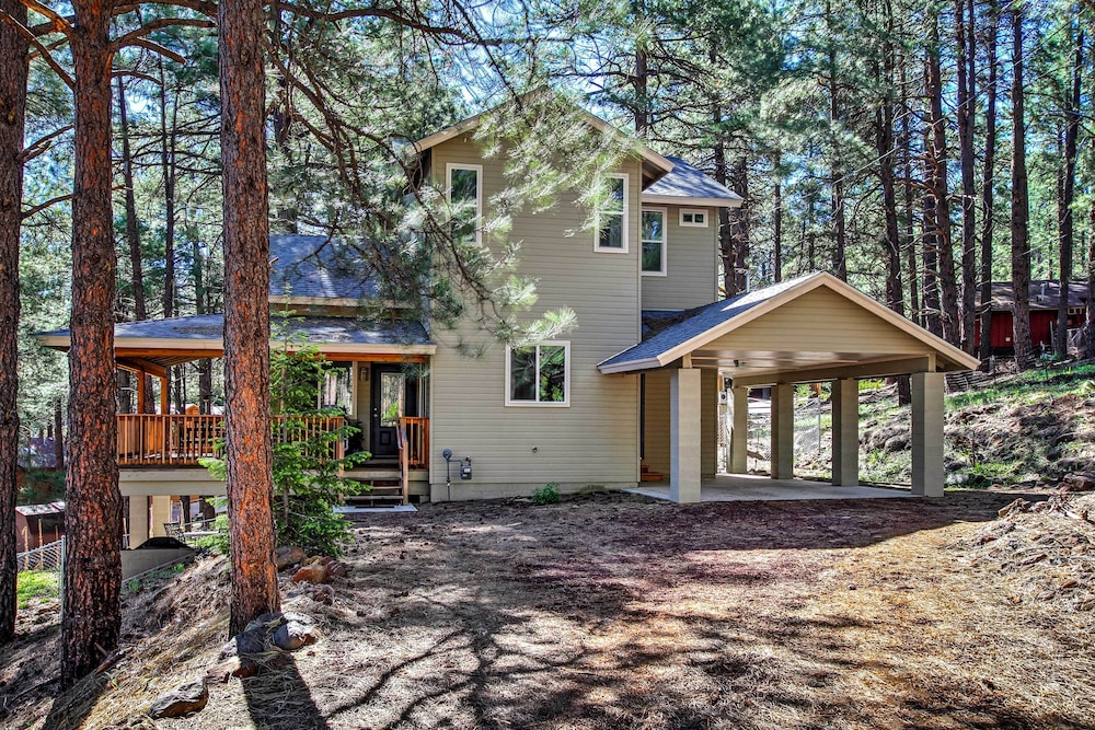 Flagstaff Family Retreat with Patio and Mountain Views — hotel in Mountainaire