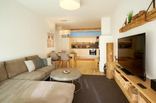 die Tauplitz Lodges Wasserfall Lodge C2 by AA Holiday Homes — 4-Star Luxury Hotel in Tauplitz, Austria