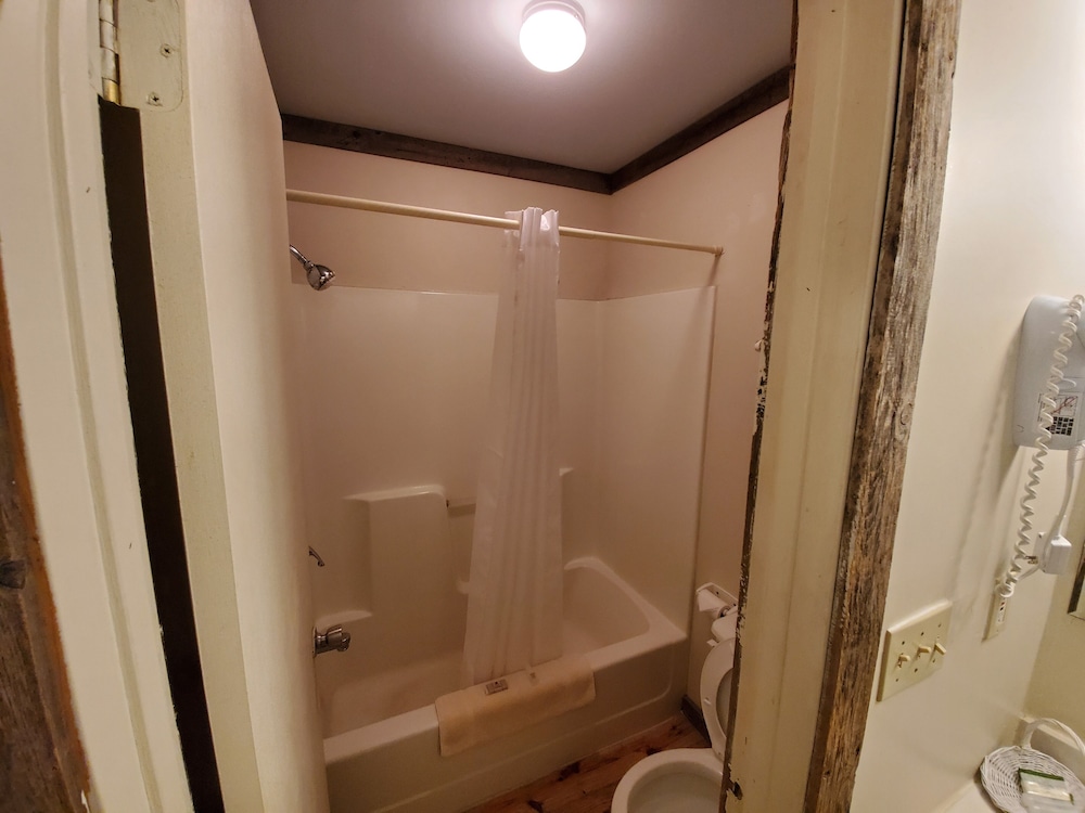 Jamesport Inn - photo 34