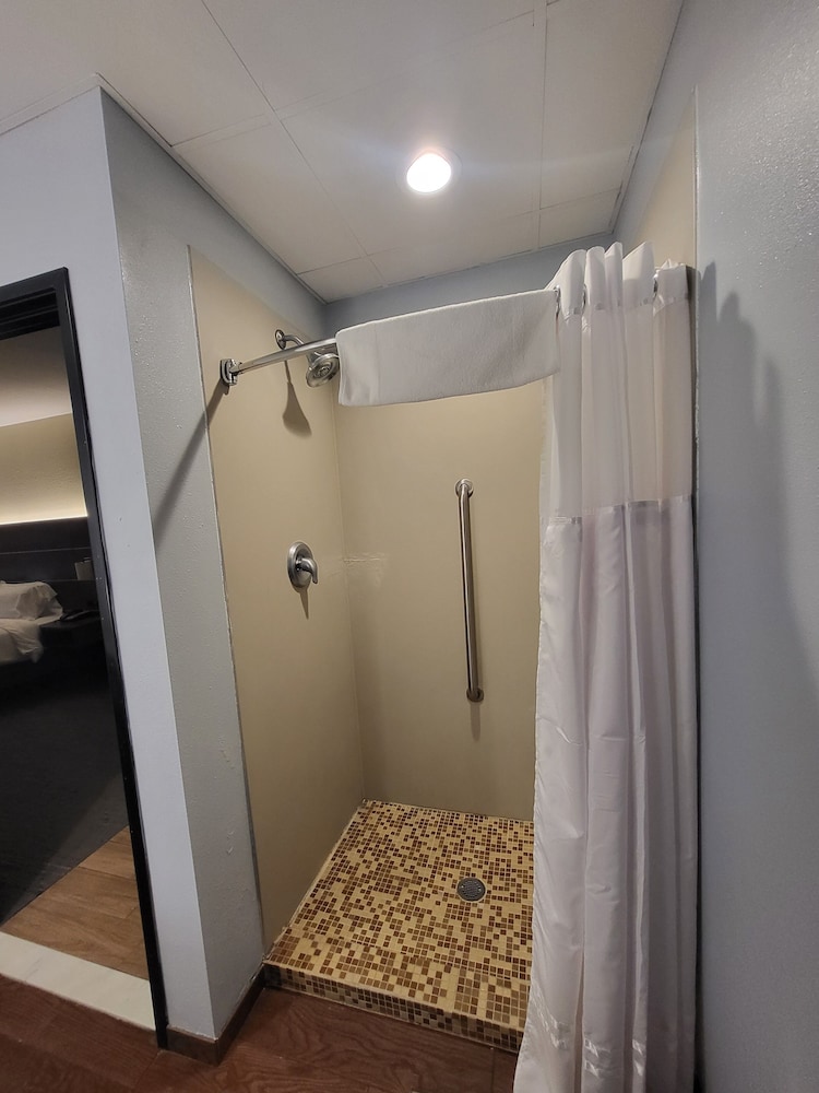 Holiday Inn Express And Suites Miami - photo 12