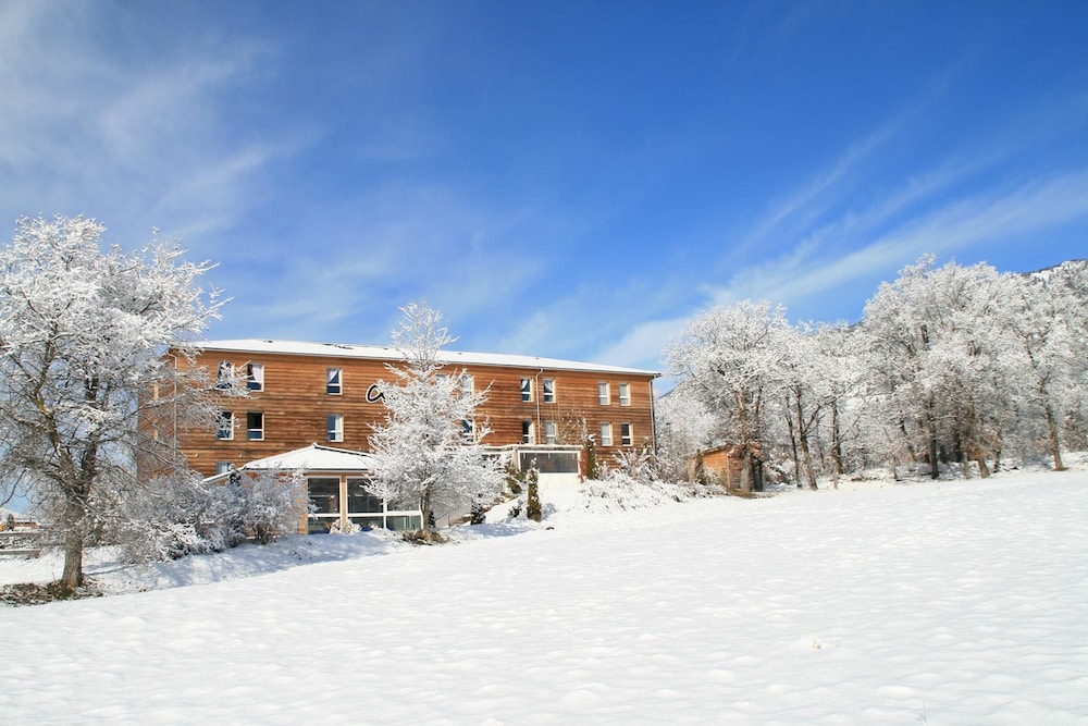 Ax Hôtel Spa & Restaurant in Chorges, France