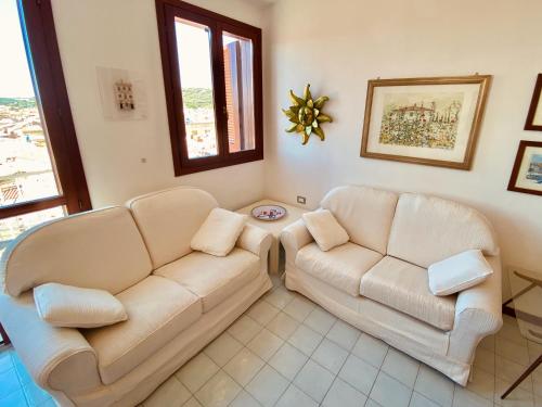 Residenza Le Scalette Appartamento Secondo Piano — 4-Star Luxury Hotel in Carloforte, Italy