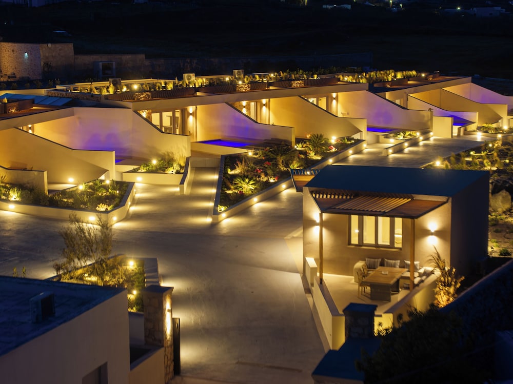 Illusion Suites - carbon neutral hotel in Fira