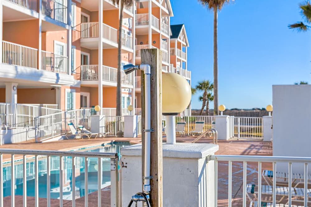 Direct Gulf Front Condo with Resort Pools with Hot Tubs Steps to Beach - photo 29