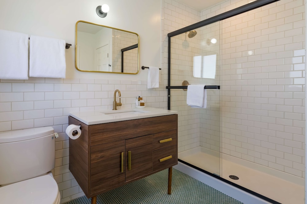 Signature Inn Oakland - photo 57