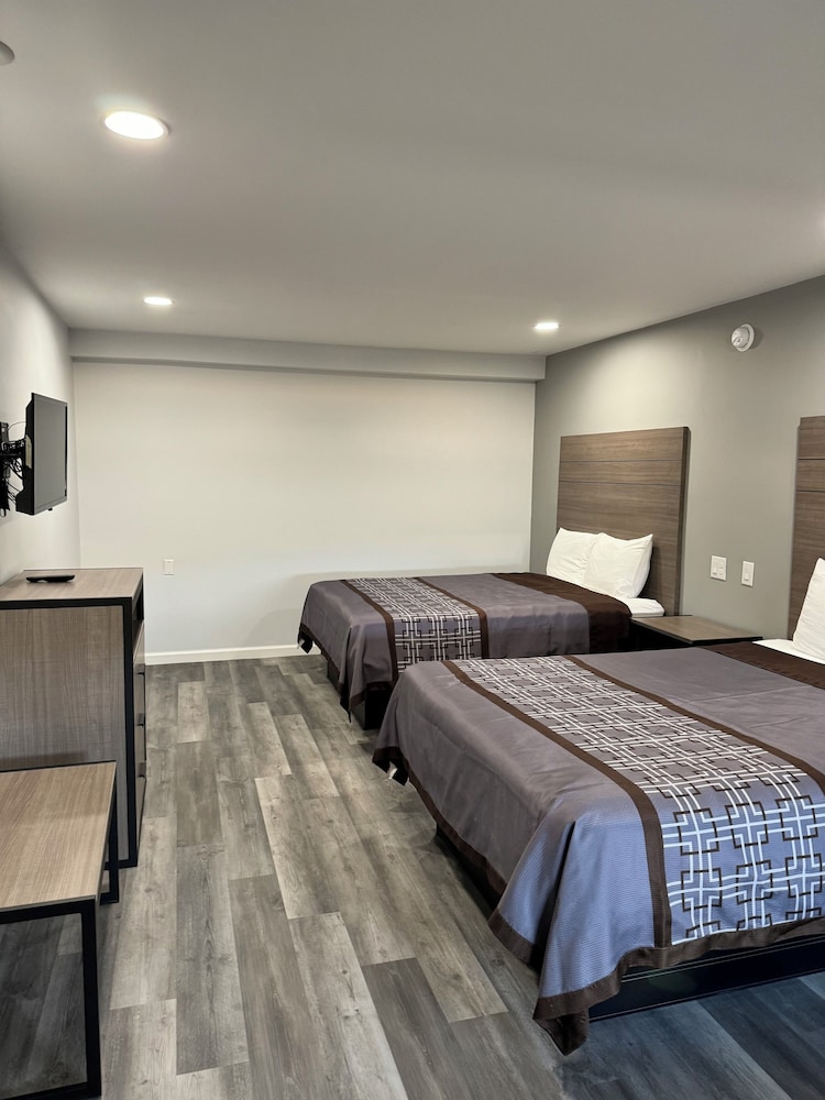 Continental Inn & Suites Nacogdoches TX SFA University Downtown - photo 26