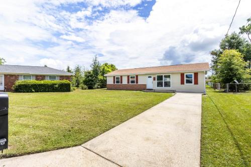Charming 3BR Home with Free Parking & Game Room — 4-Star Luxury Hotel in Panama, United States