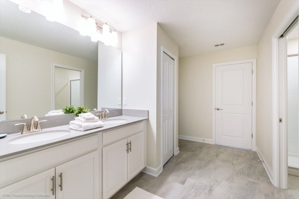 Large 8 Bed 5 Bath Home Champions Gate Golf Resort 8 Bedroom Villa by Redawning - photo 34