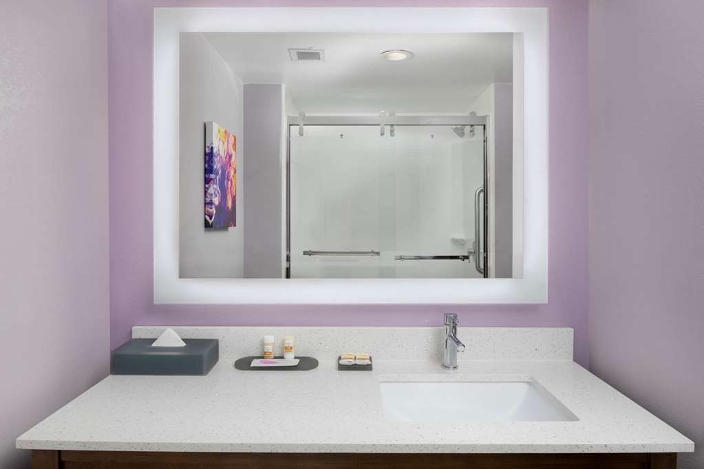 La Quinta Inn & Suites by Wyndham Perry - photo 14
