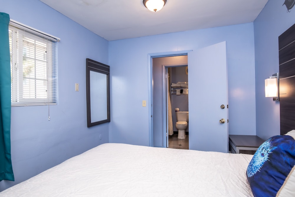 Aqua Breeze Inn - photo 43