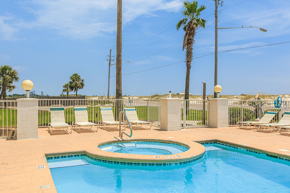 Direct Gulf Front Condo with Resort Pools with Hot Tubs Steps to Beach - photo 16