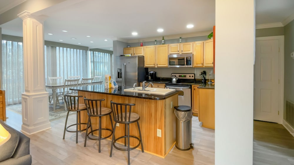 Harbour Town Haven Spacious 4Bd 4Ba Retreat - photo 6
