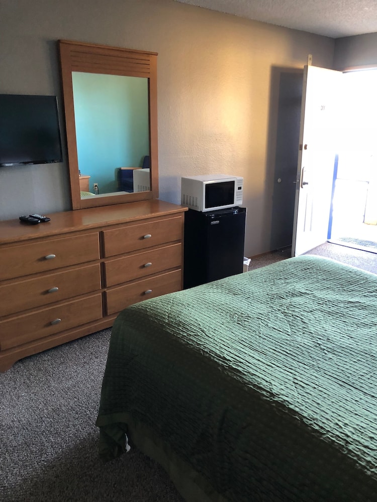 Sumner Motor Inn - photo 8
