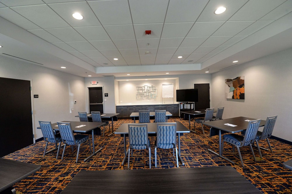Hampton Inn & Suites Lenoir - photo 59