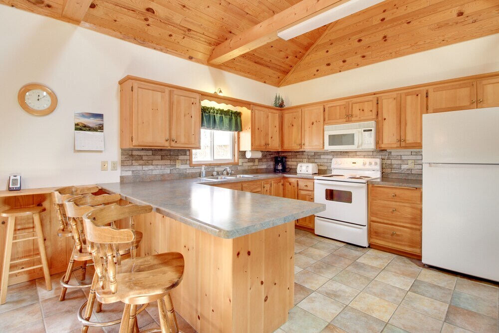 Minnesota Cabin Rental 3 Mi to Pelican Lake — 4-Star Luxury Hotel in Breezy Point, United States