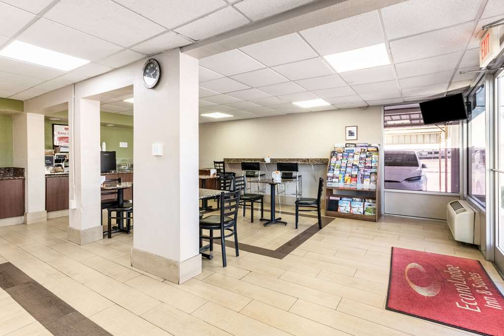 Econo Lodge And Suites Bricktown - photo 6