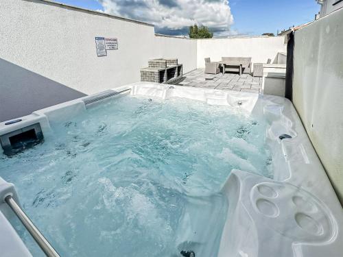 South Carvan View — 5-Star Luxury Hotel in Whitland, United Kingdom