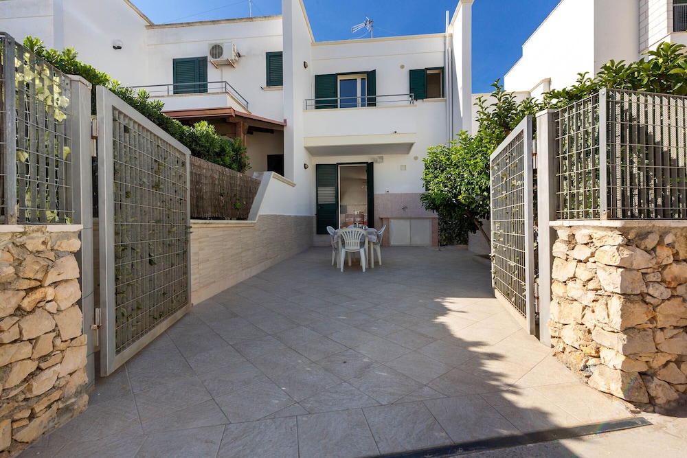 Villino Tropical by BarbarHouse — 4-Star Luxury Hotel in Porto Cesareo, Italy