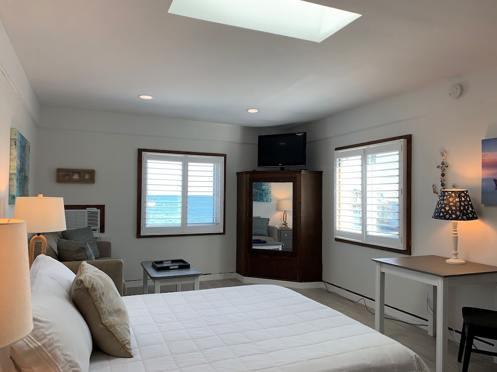 Vineyard Harbor Motel Private Beach - photo 31