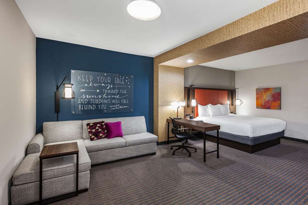 La Quinta Inn & Suites by Wyndham Houston East at Sheldon Rd - photo 18