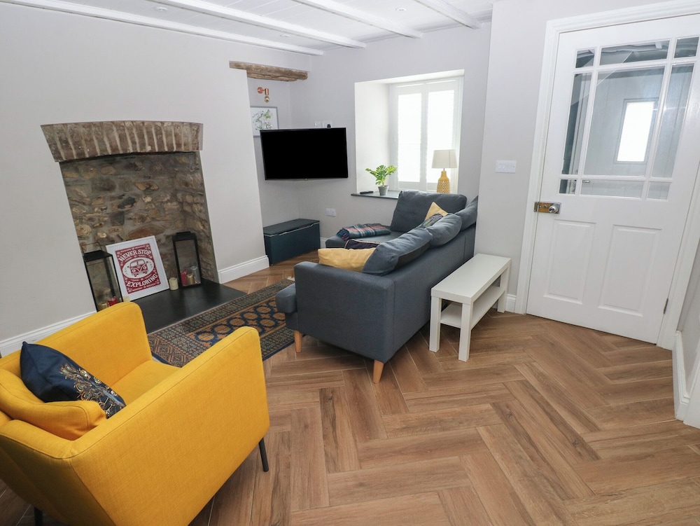 Min Y Fford sleeps 6 plus pet — 4-Star Luxury Hotel in Newport, United Kingdom