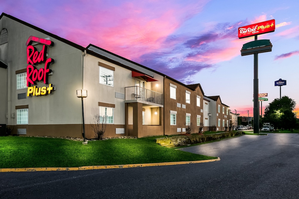 Red Roof Inn PLUS & Suites Knoxville West Cedar Bluff - photo 51