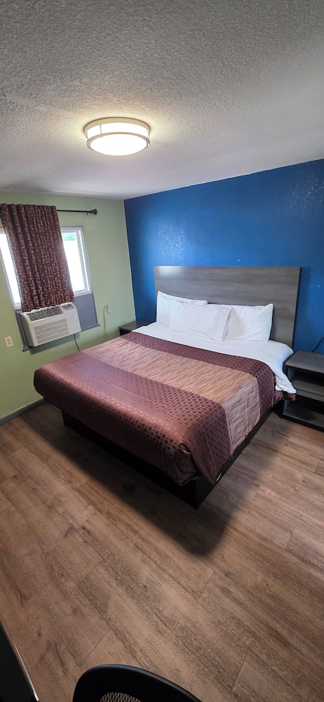 Plaza Motel - photo 20