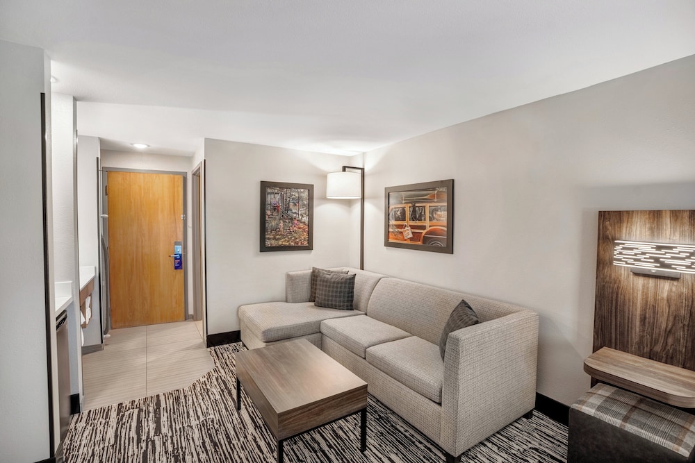 Holiday Inn Express & Suites Hayward by IHG - photo 20