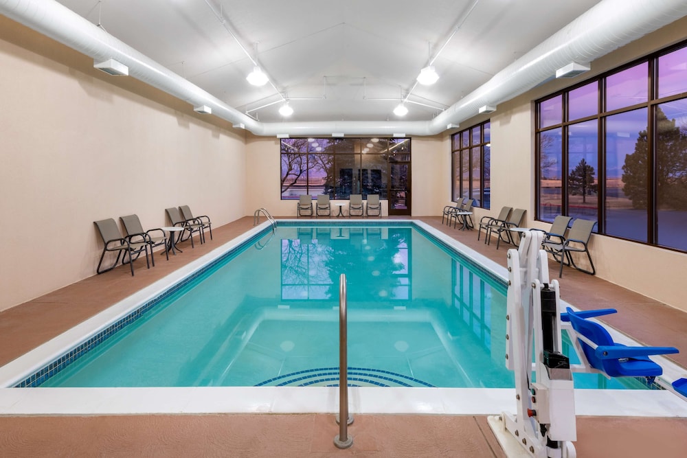 Hampton Inn Denver International Airport - photo 17