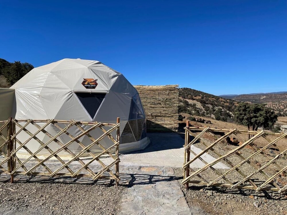 Eagles dôme - carbon neutral hotel in Unknown City