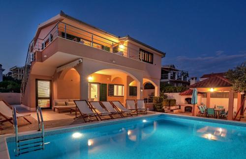 Sea Flower Beachfront Villa — 4-Star Luxury Hotel in Marina, Croatia