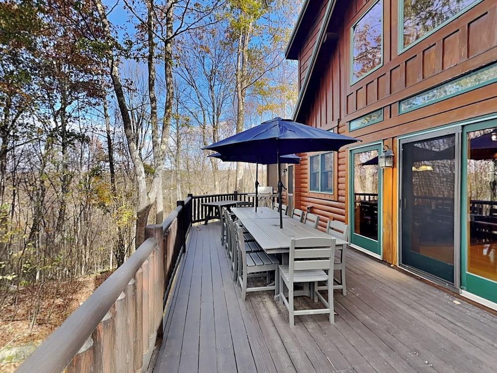 Skylodge in Oakland, United States